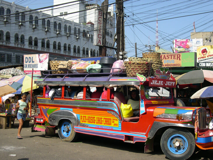 Prendre une jeepney en solo : une aventure en soi